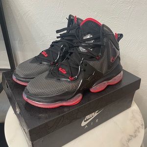 Lebron XIX Black-University Red